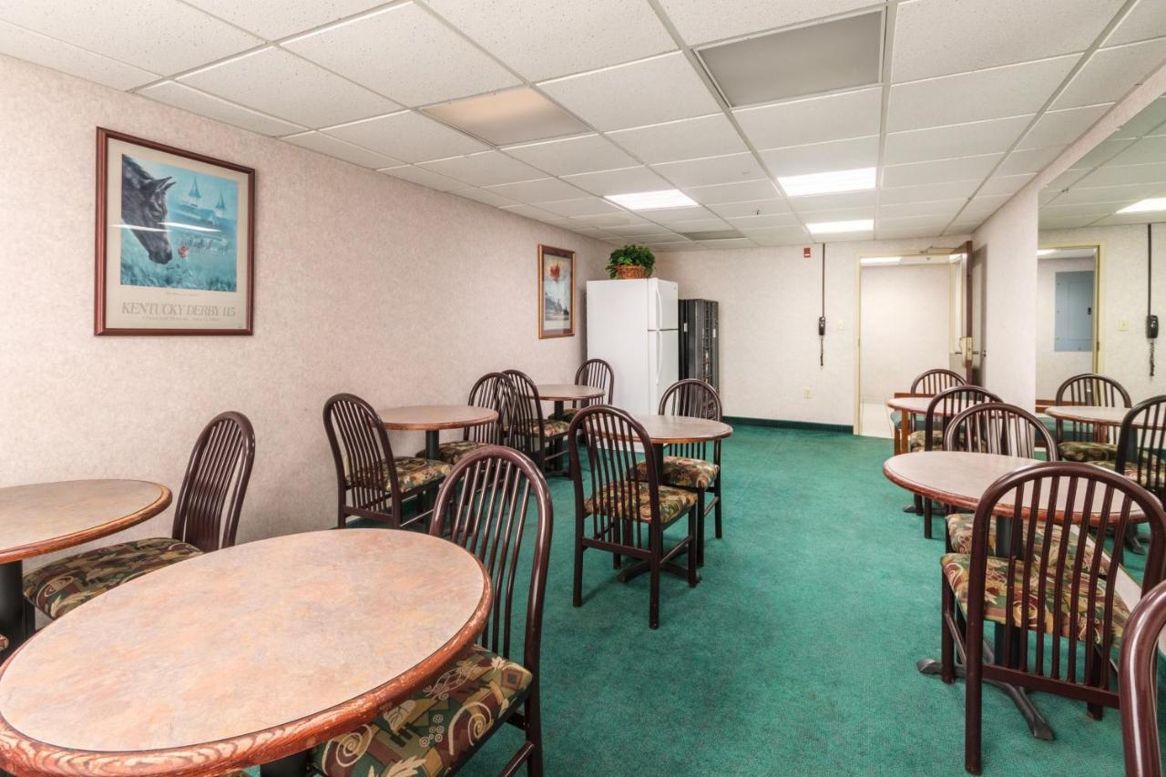 Red Roof Inn Морхед Екстериор снимка