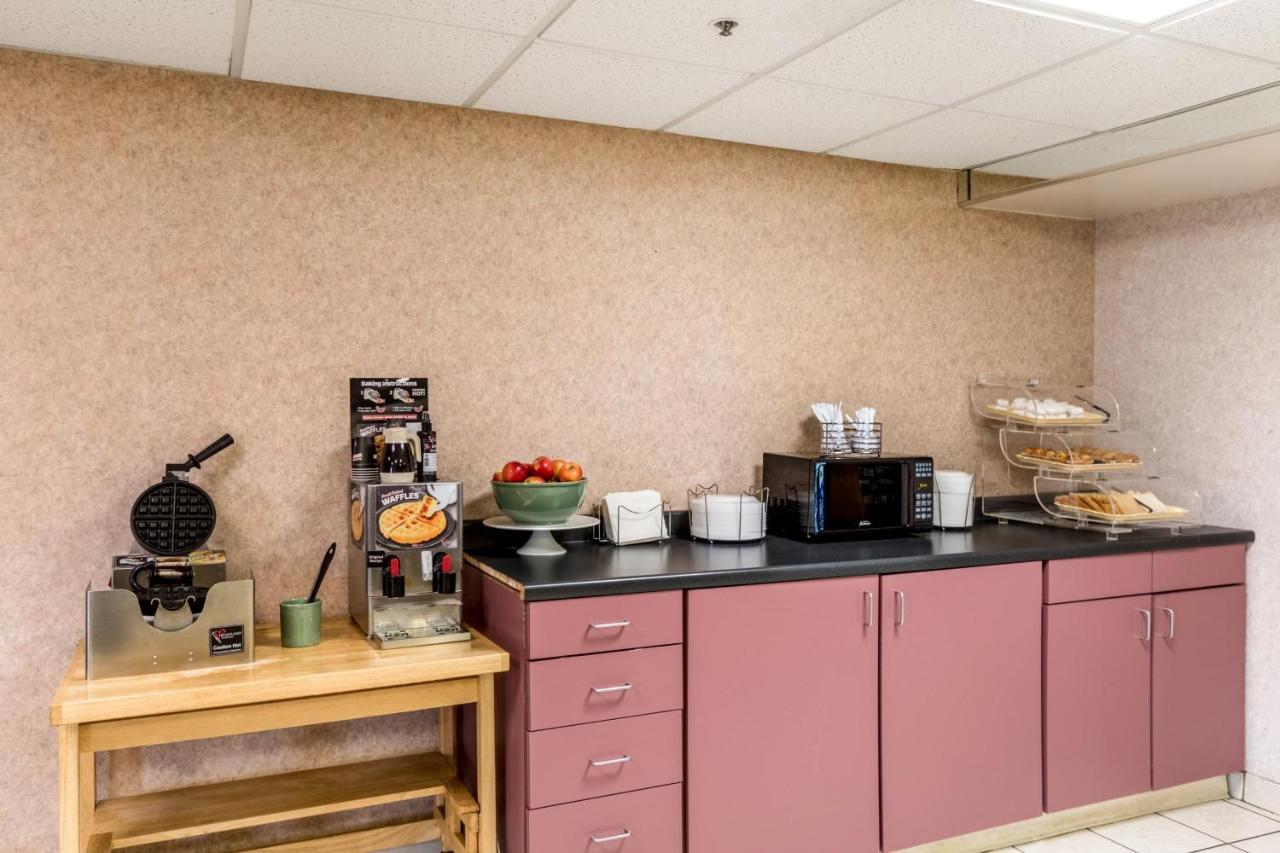Red Roof Inn Морхед Екстериор снимка