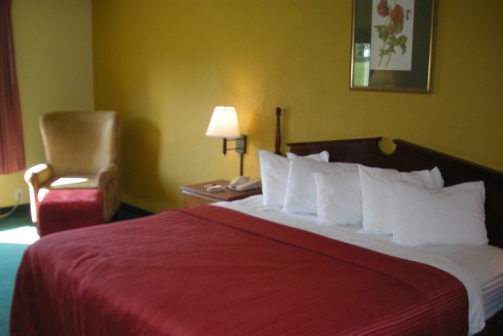 Red Roof Inn Морхед Екстериор снимка
