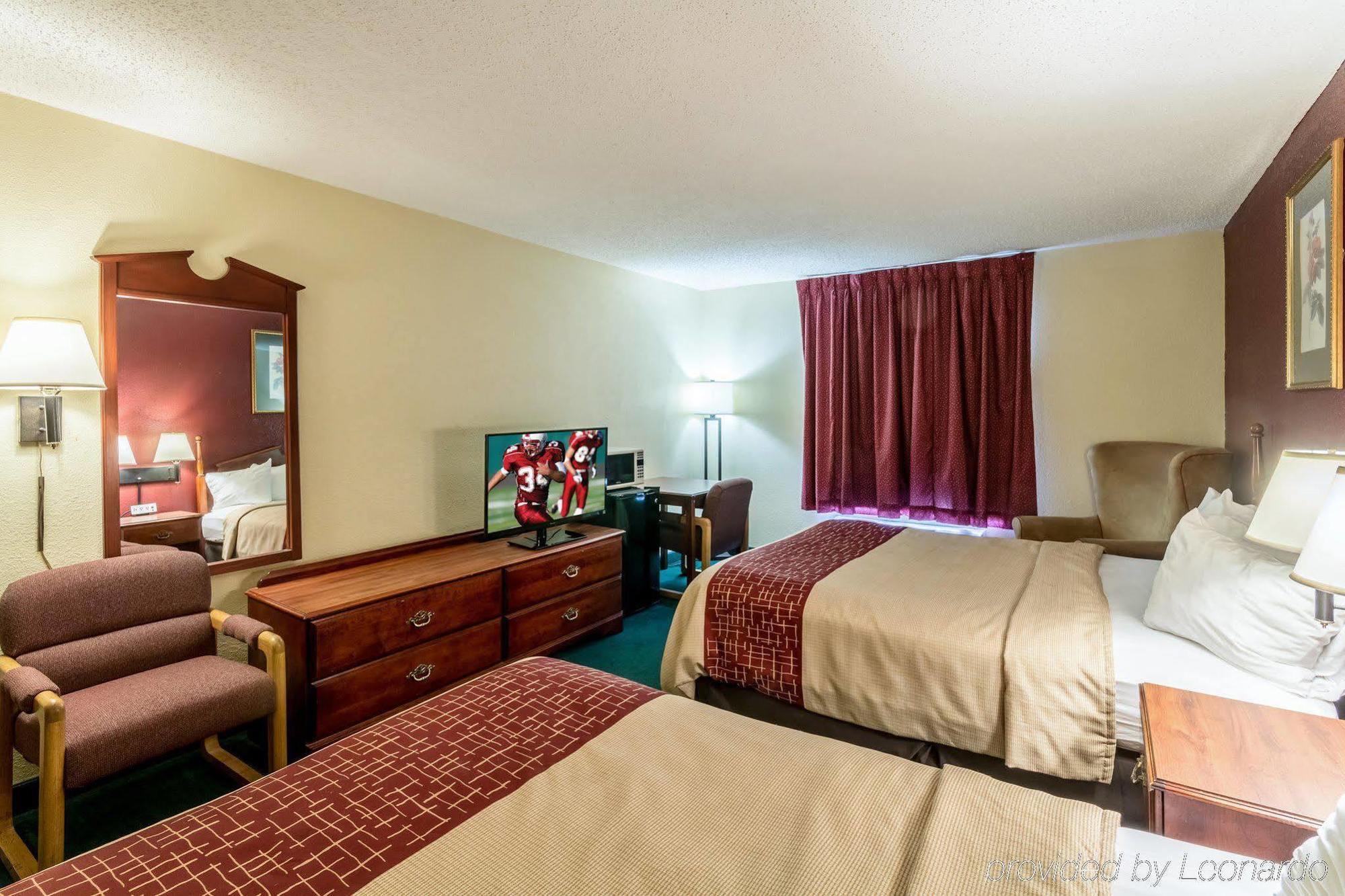 Red Roof Inn Морхед Екстериор снимка