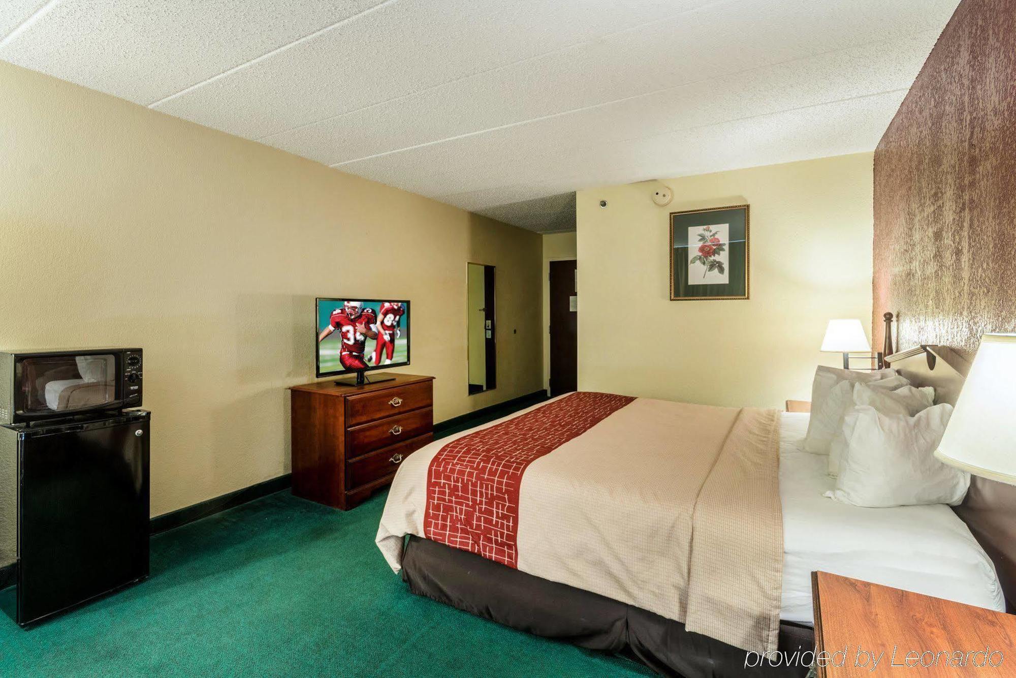Red Roof Inn Морхед Екстериор снимка