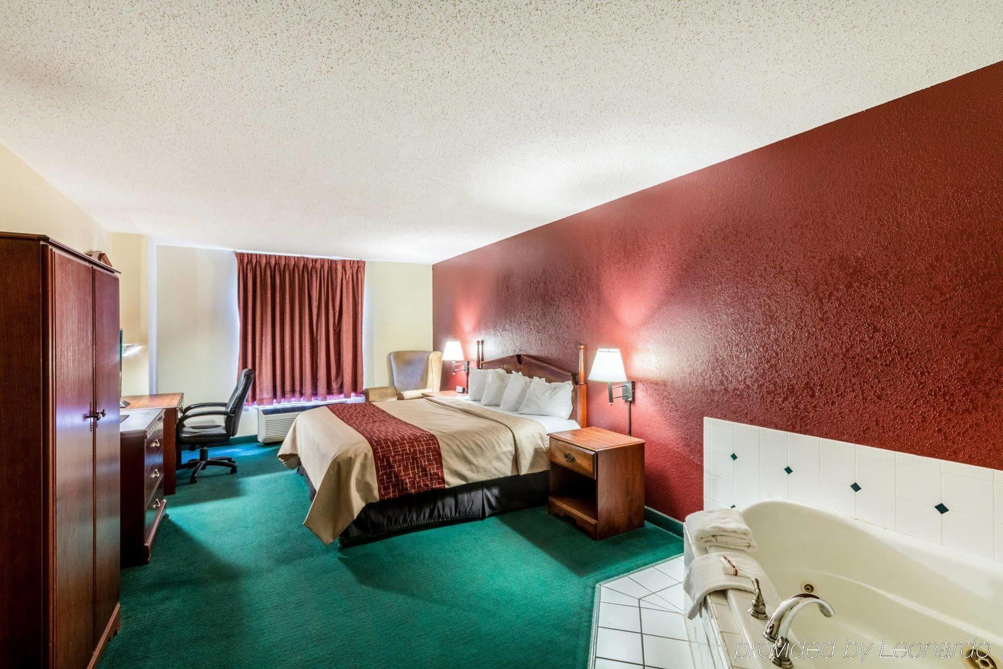 Red Roof Inn Морхед Екстериор снимка