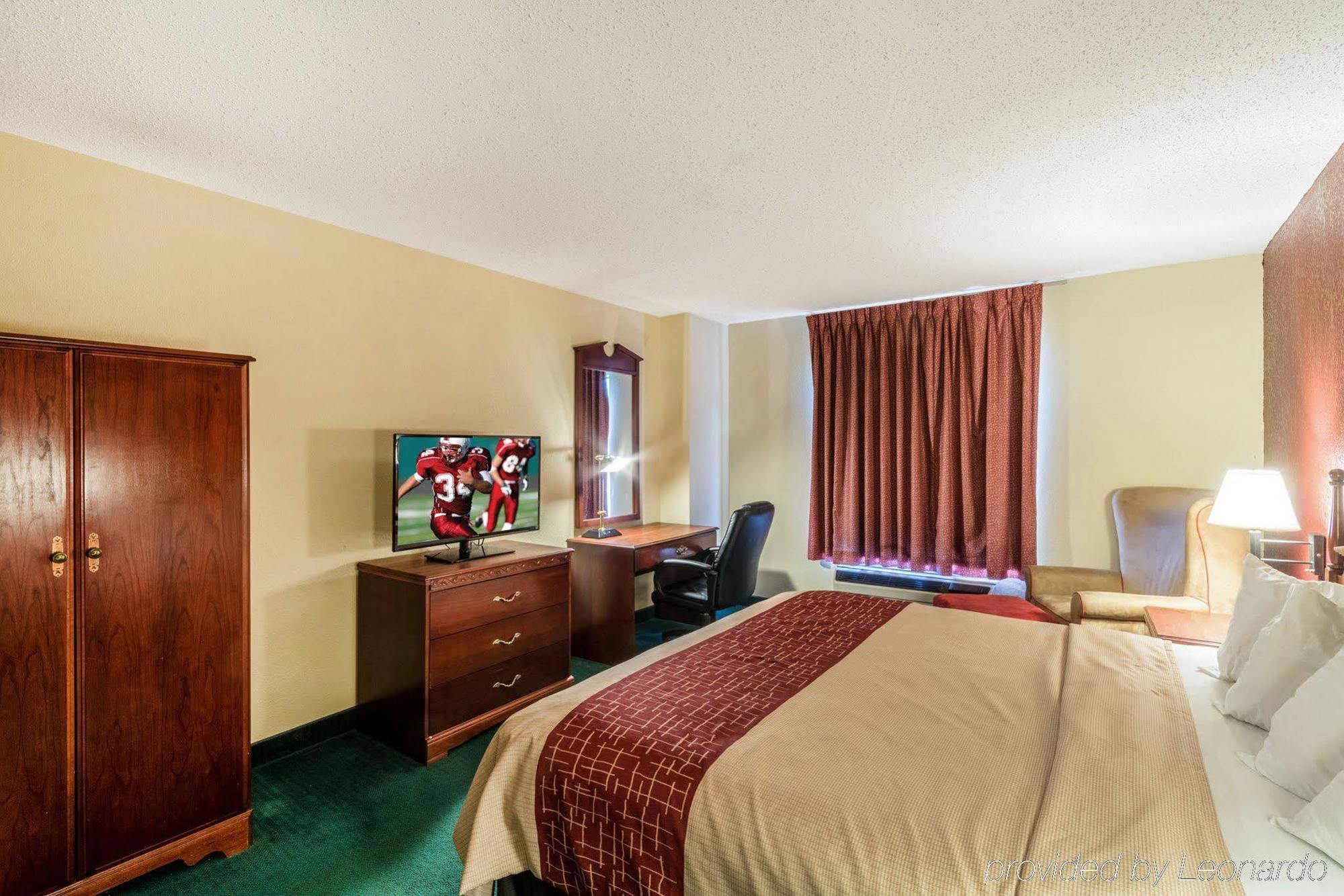 Red Roof Inn Морхед Екстериор снимка